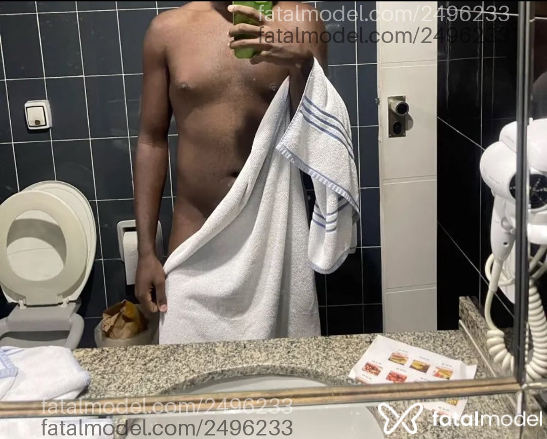Acompanhante homem morena (o) de olhos castanhos em Rio de Janeiro - Lucas