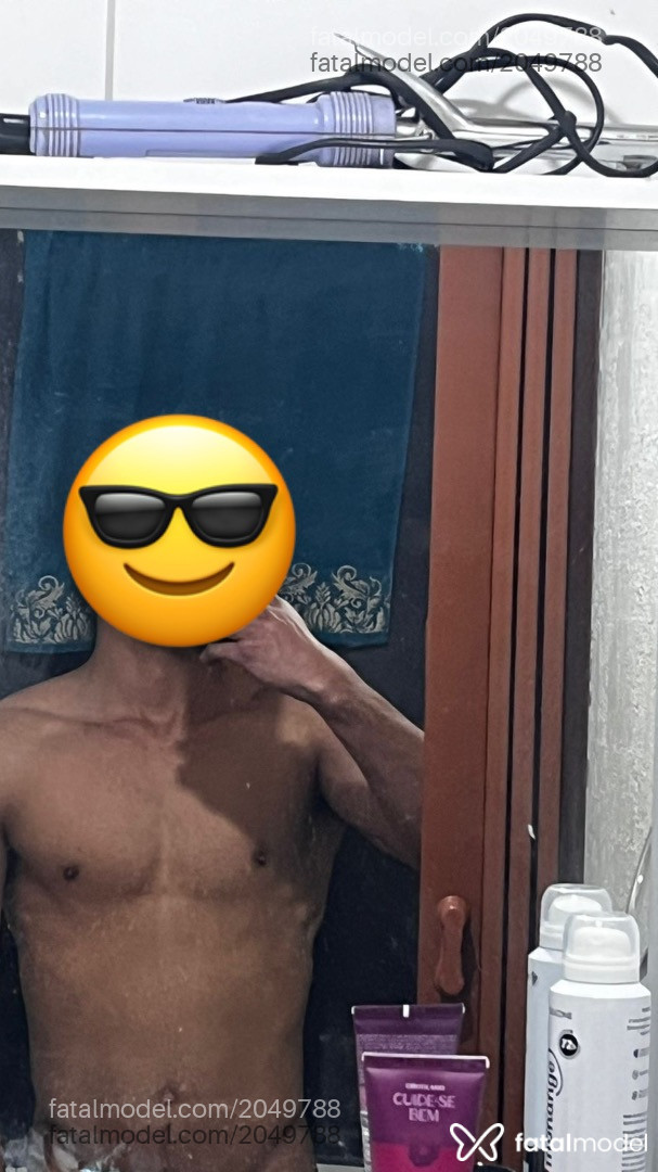 Acompanhante homem com cabelo castanho de olhos mel em Florianópolis - Jhuan Lucca