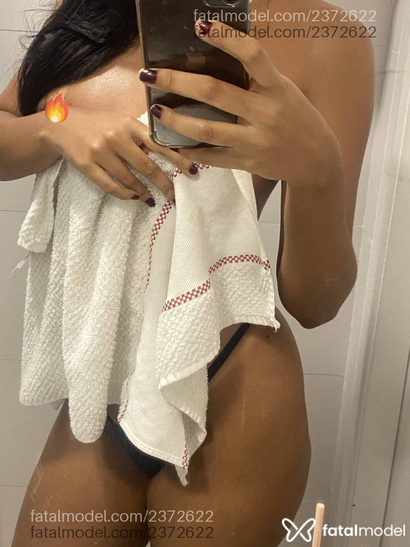 Acompanhante mulher morena (o) de olhos pretos - Yara Premium
