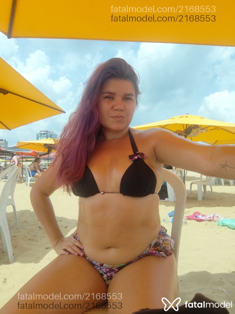 Acompanhante mulher com cabelo colorido de olhos castanhos - Jhenny Sousa Acompanhante mulher com cabelo colorido de olhos castanhos - Jhenny Sousa