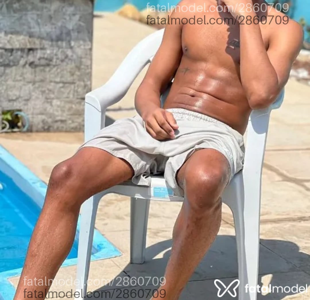 Acompanhante homem morena (o) de olhos mel em Virtual Acompanhante homem morena (o) de olhos mel em Virtual - Totozo