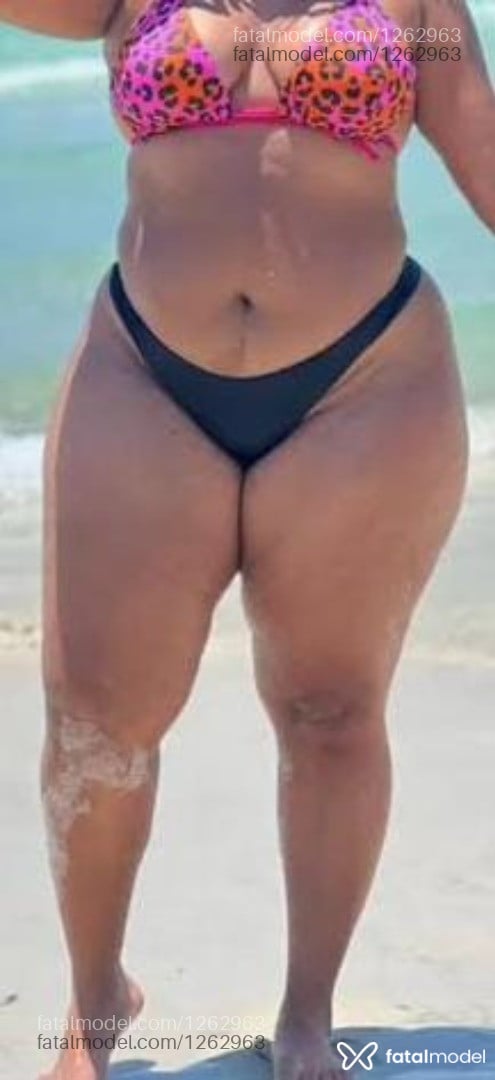 Acompanhante mulher com cabelo castanho de olhos castanhos - Piment