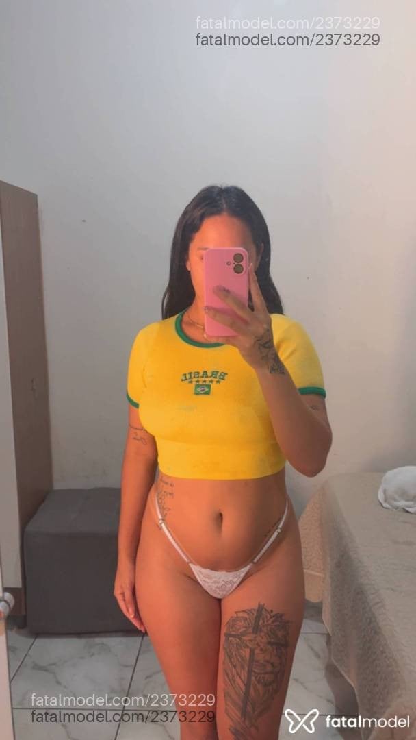 Acompanhante mulher com cabelo castanho de olhos mel - Isabelly
