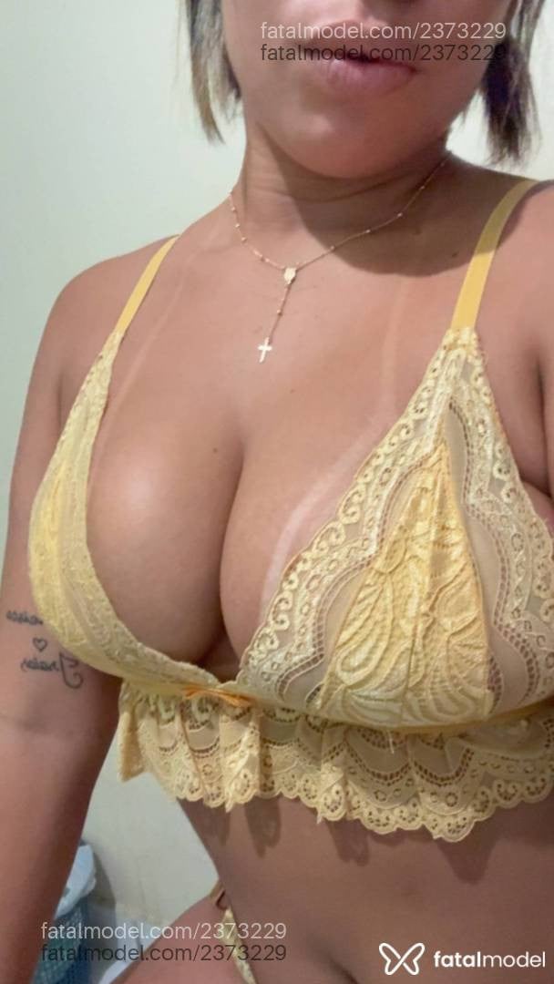 Acompanhante mulher com cabelo castanho de olhos mel - Isabelly