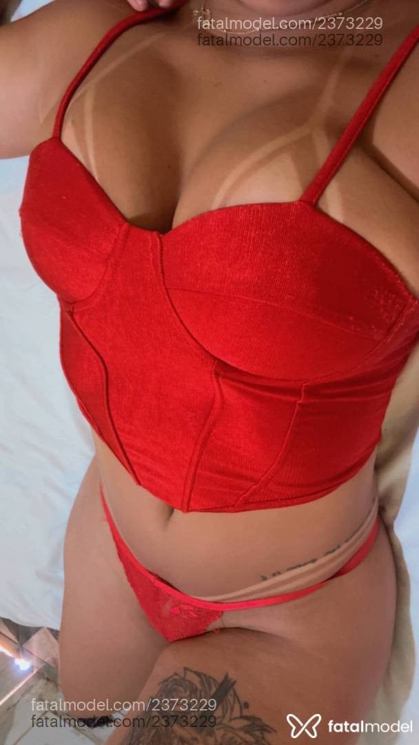 Acompanhante mulher com cabelo castanho de olhos mel - Isabelly