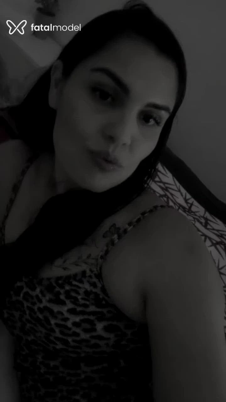 Acompanhante mulher com cabelo castanho de olhos castanhos - Gabi