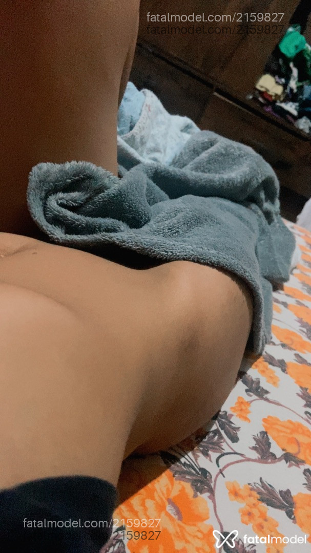Acompanhante mulher morena (o) de olhos pretos em Virtual Acompanhante mulher morena (o) de olhos pretos em Virtual - Emilly