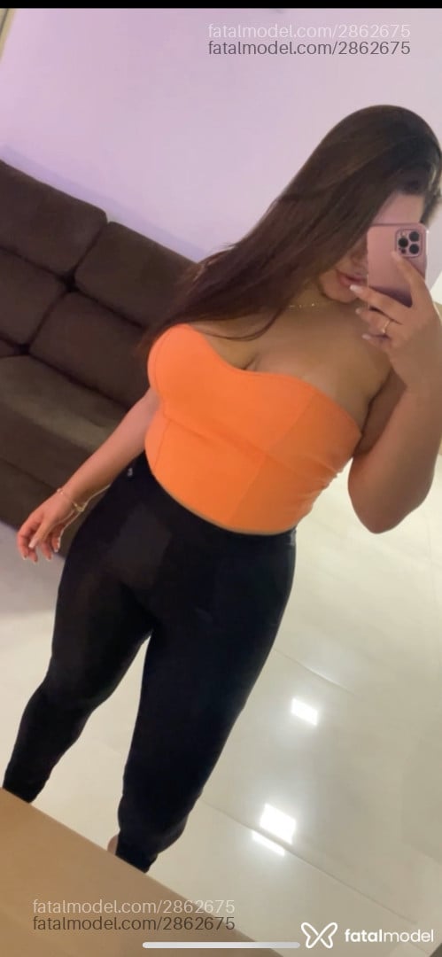 Acompanhante mulher com cabelo castanho de olhos verdes em Araçatuba Acompanhante mulher com cabelo castanho de olhos verdes em Araçatuba - Isa Santos