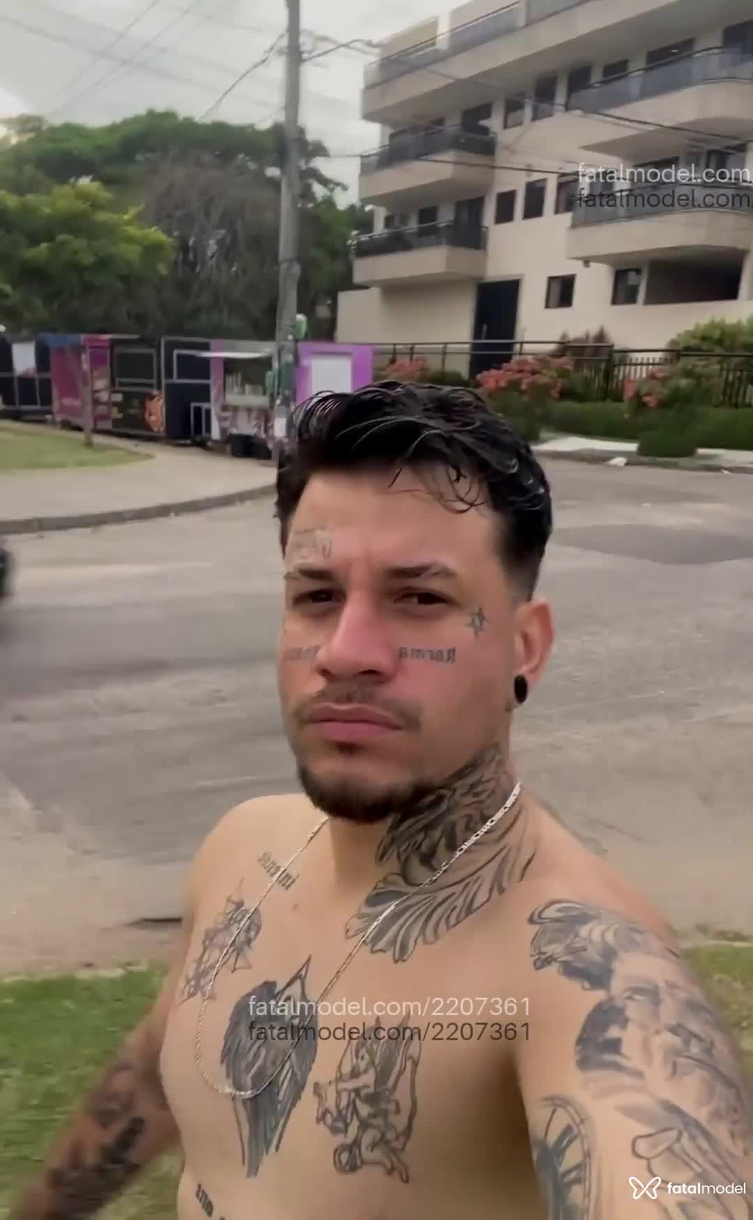 Acompanhante homem com cabelo castanho de olhos castanhos em Três Pontas - Gabriel