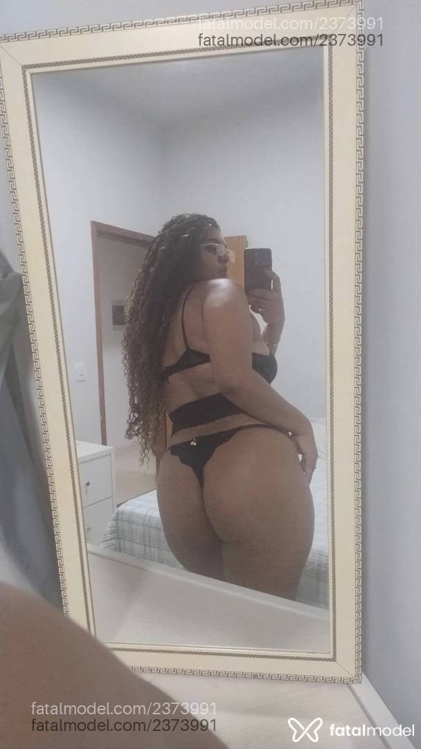 Acompanhante mulher morena (o) de olhos castanhos - Preta