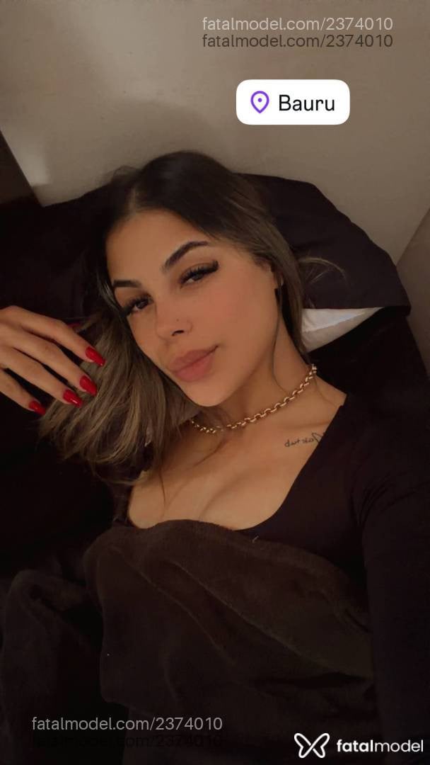 Acompanhante mulher loira (o) de olhos castanhos - Bárbara Oliveira