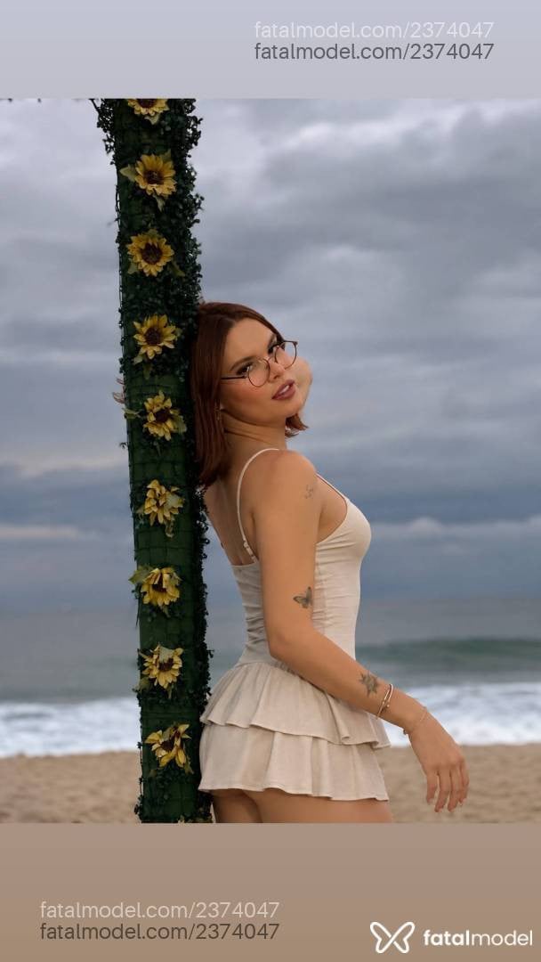 Acompanhante mulher trans loira (o) de olhos castanhos - Brenda Stefany