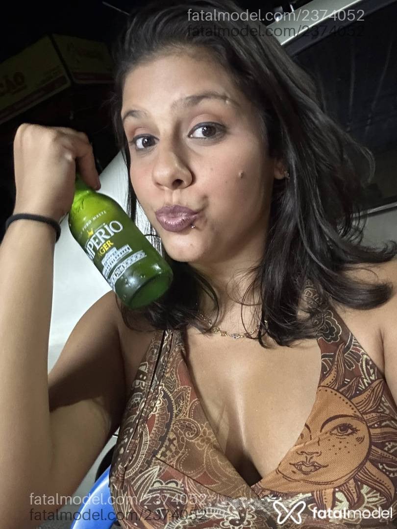 Acompanhante mulher com cabelo castanho de olhos castanhos - Mirella Acompanhante mulher com cabelo castanho de olhos castanhos - Mirella