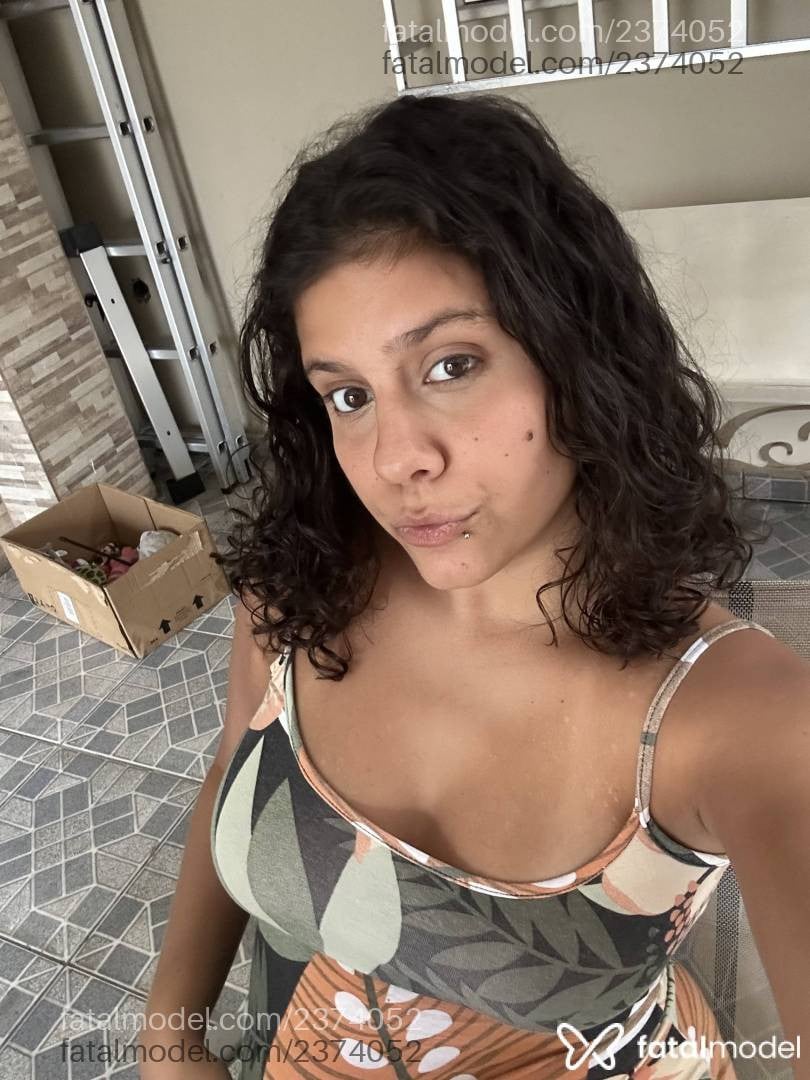 Acompanhante mulher com cabelo castanho de olhos castanhos - Mirella Acompanhante mulher com cabelo castanho de olhos castanhos - Mirella