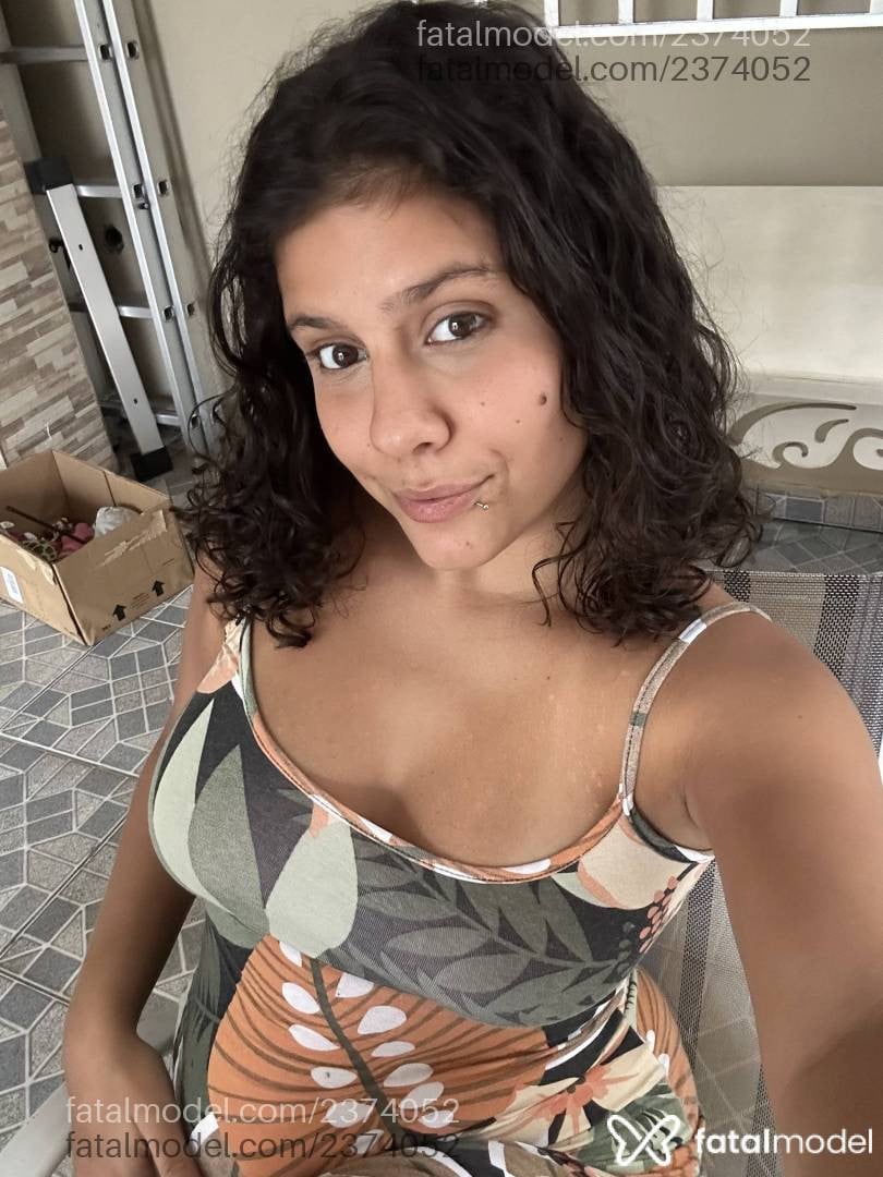 Acompanhante mulher com cabelo castanho de olhos castanhos - Mirella Acompanhante mulher com cabelo castanho de olhos castanhos - Mirella