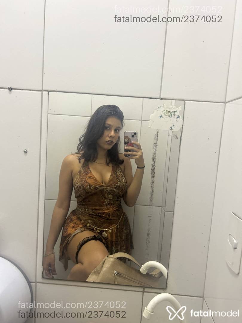 Acompanhante mulher com cabelo castanho de olhos castanhos - Mirella Acompanhante mulher com cabelo castanho de olhos castanhos - Mirella