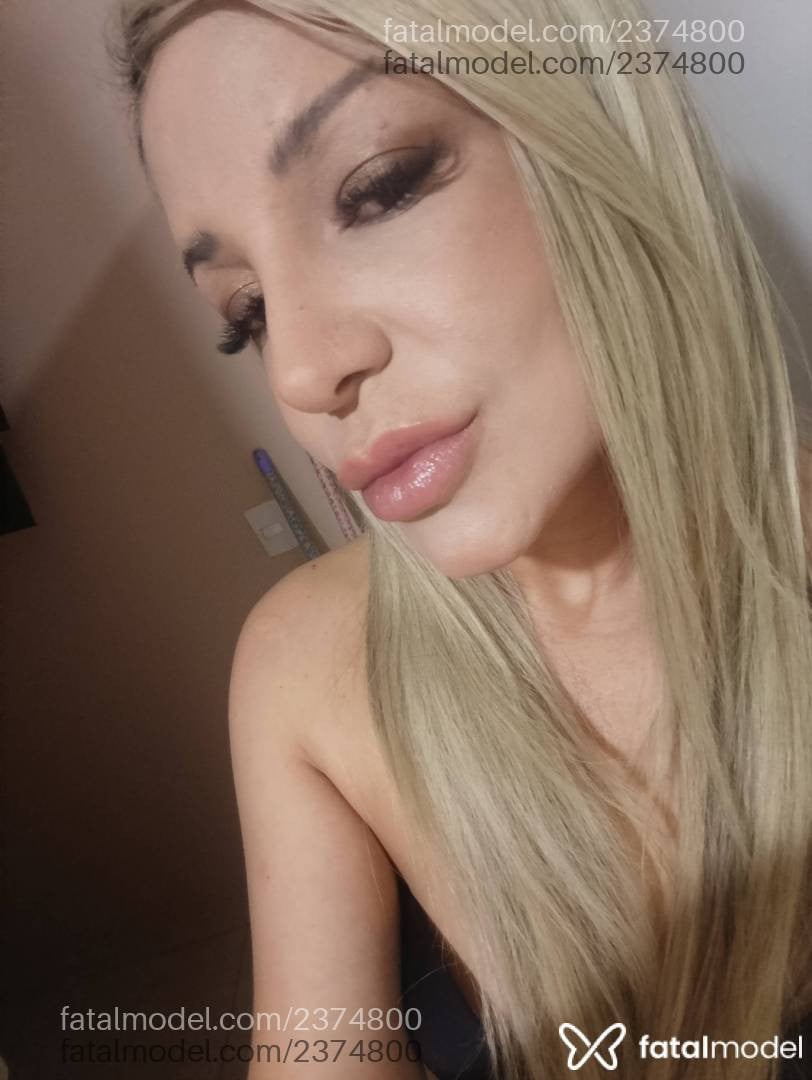 Acompanhante mulher loira (o) de olhos castanhos - Sophia Melo