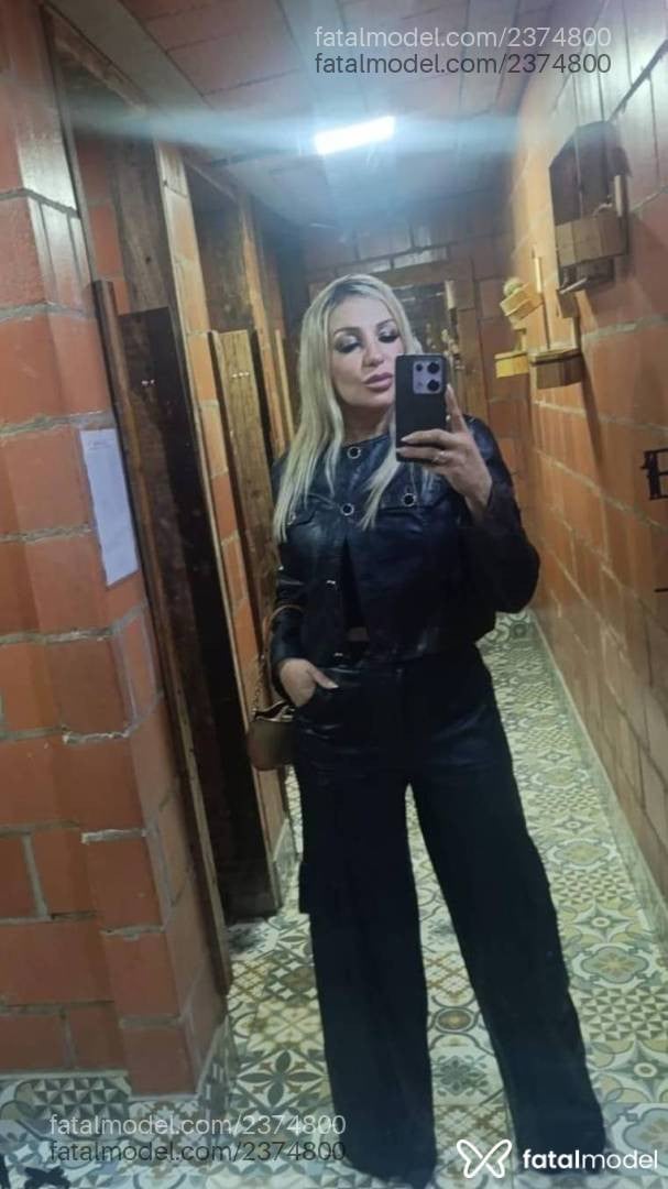 Acompanhante mulher loira (o) de olhos castanhos - Aline Orsini