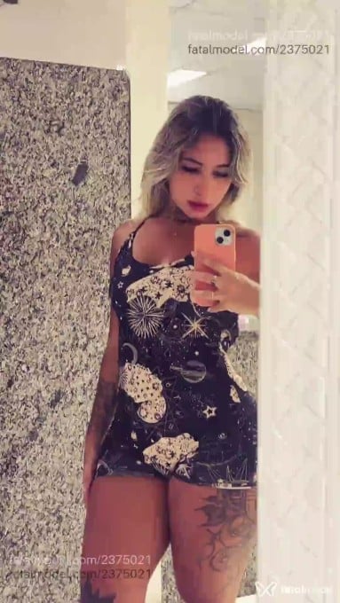 Acompanhante mulher loira (o) de olhos castanhos - Yasmim