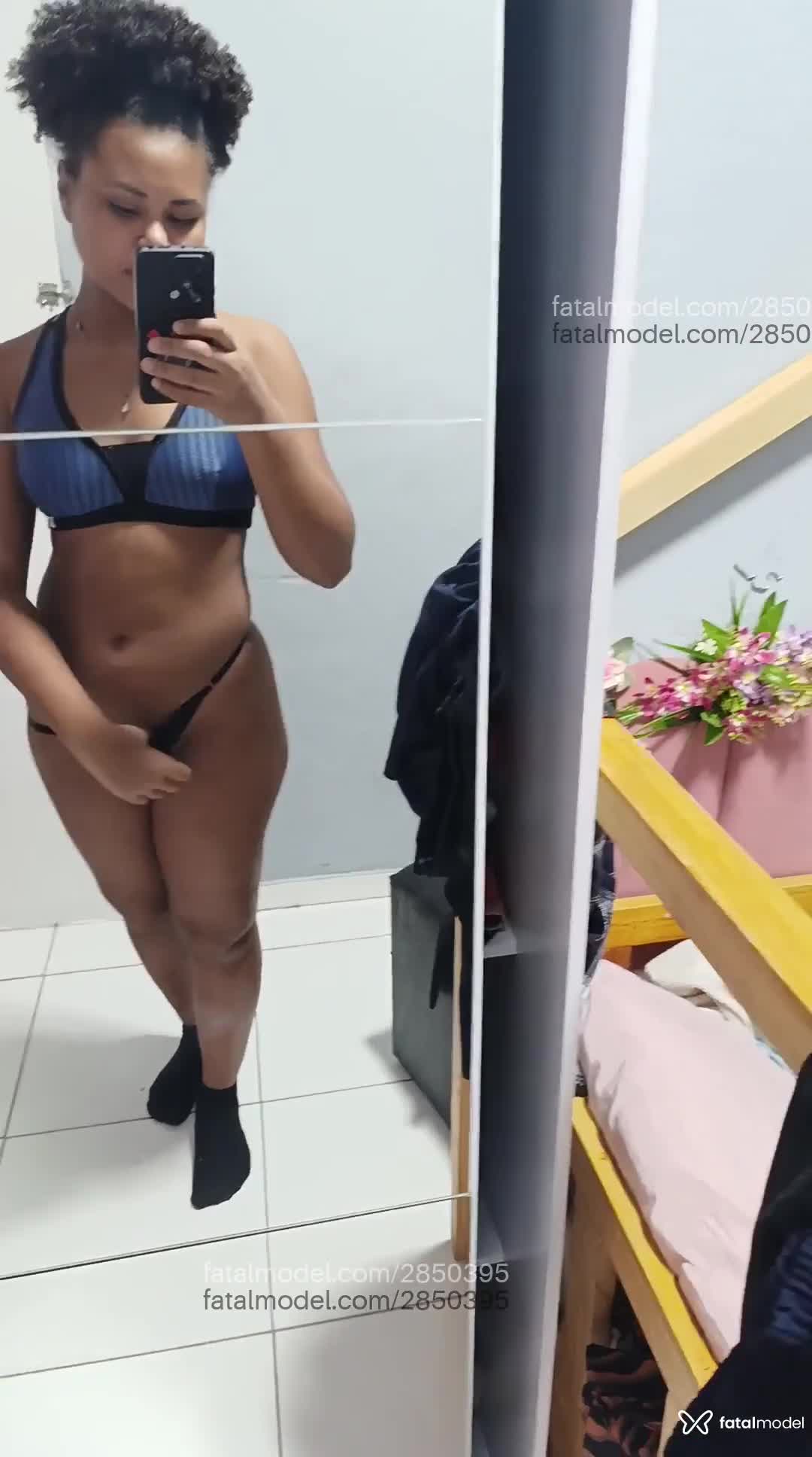 Acompanhante mulher morena (o) de olhos castanhos em Virtual Acompanhante mulher morena (o) de olhos castanhos em Virtual - Viviane Silva