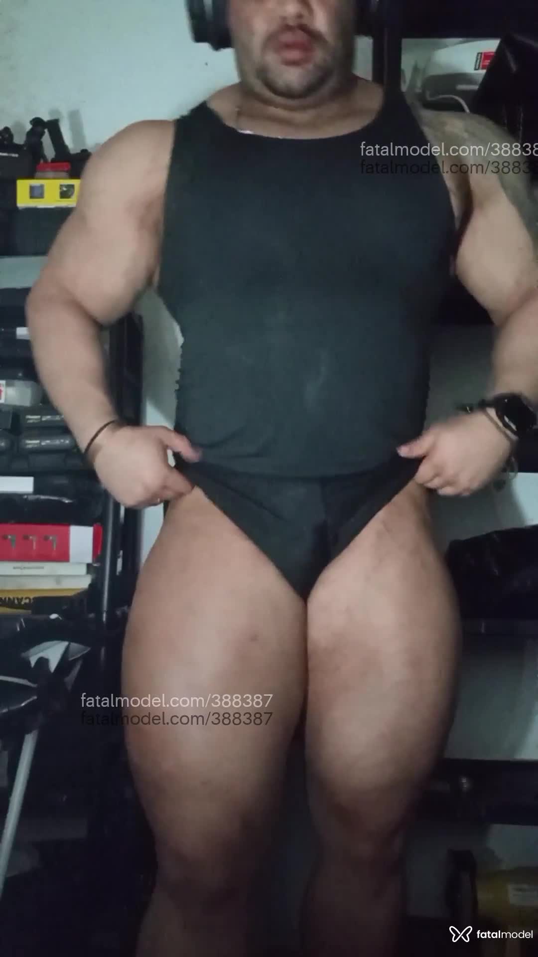 Acompanhante homem sem cabelo de olhos verdes - Enzo casarine