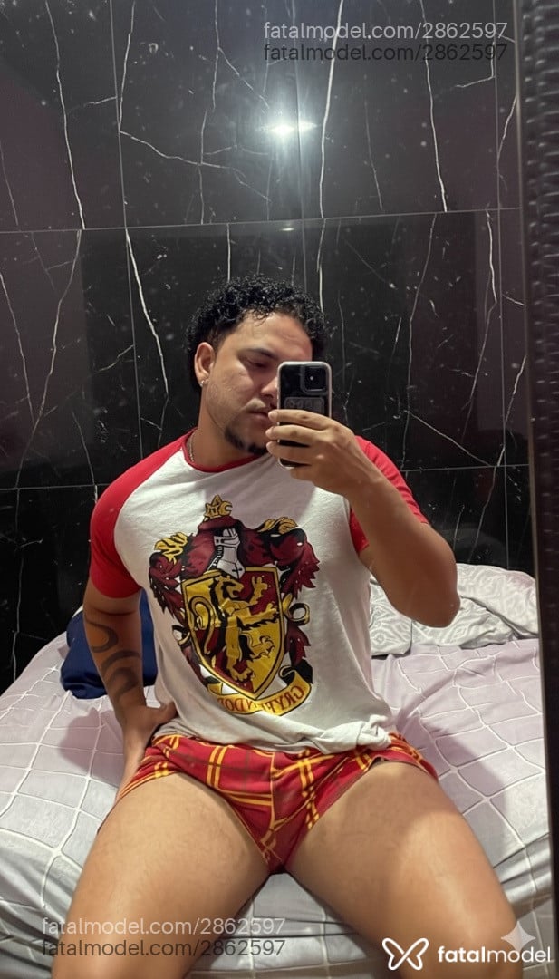 Acompanhante homem com cabelo castanho de olhos castanhos em Campinas Acompanhante homem com cabelo castanho de olhos castanhos em Campinas - Petterson Alves