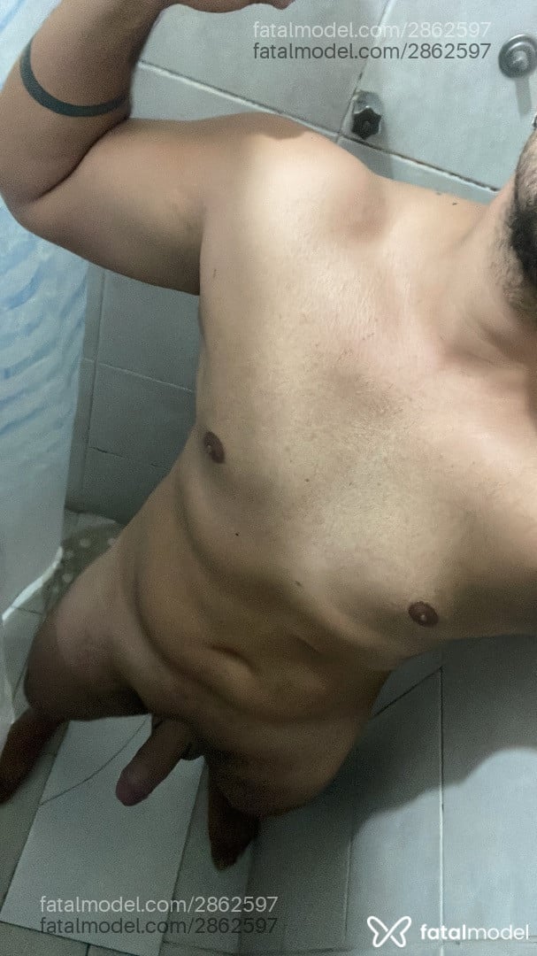 Acompanhante homem com cabelo castanho de olhos castanhos em Campinas Acompanhante homem com cabelo castanho de olhos castanhos em Campinas - Petterson Alves