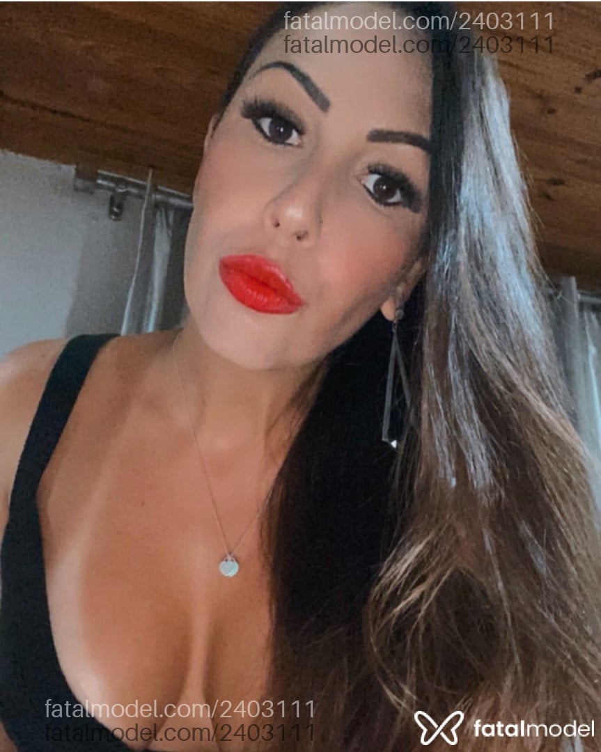 Acompanhante mulher morena (o) de olhos castanhos - Cristinaskaren Acompanhante mulher morena (o) de olhos castanhos - Cristinaskaren
