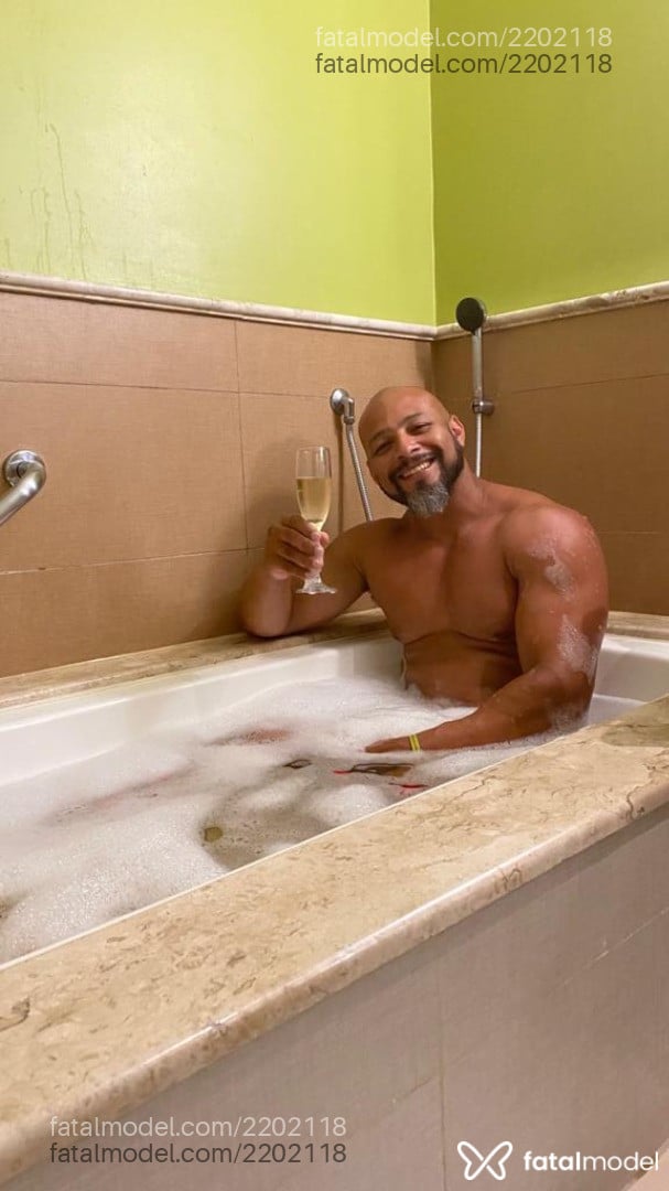 Acompanhante homem sem cabelo de olhos castanhos em Florianópolis - Therock