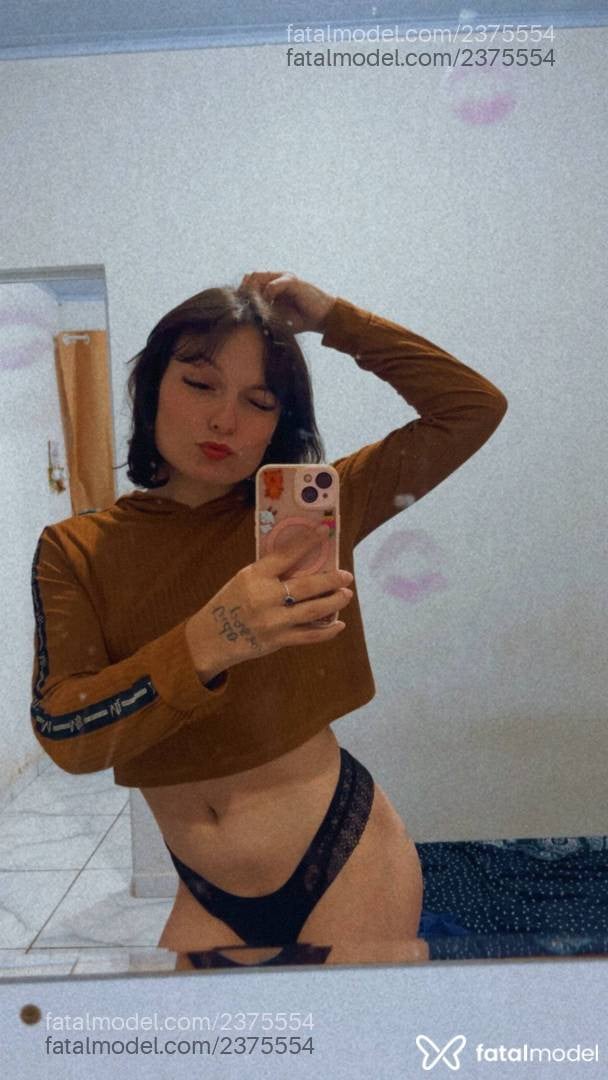 Acompanhante mulher trans morena (o) de olhos castanhos - Mallu