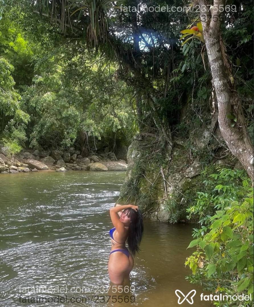 Acompanhante mulher morena (o) de olhos mel - Maya Lins
