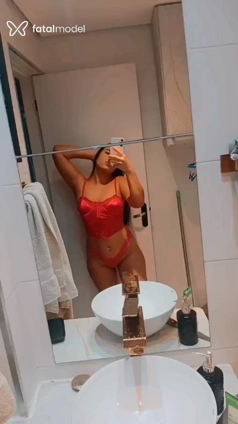 Acompanhante mulher morena (o) de olhos castanhos - Gaby Fernandes