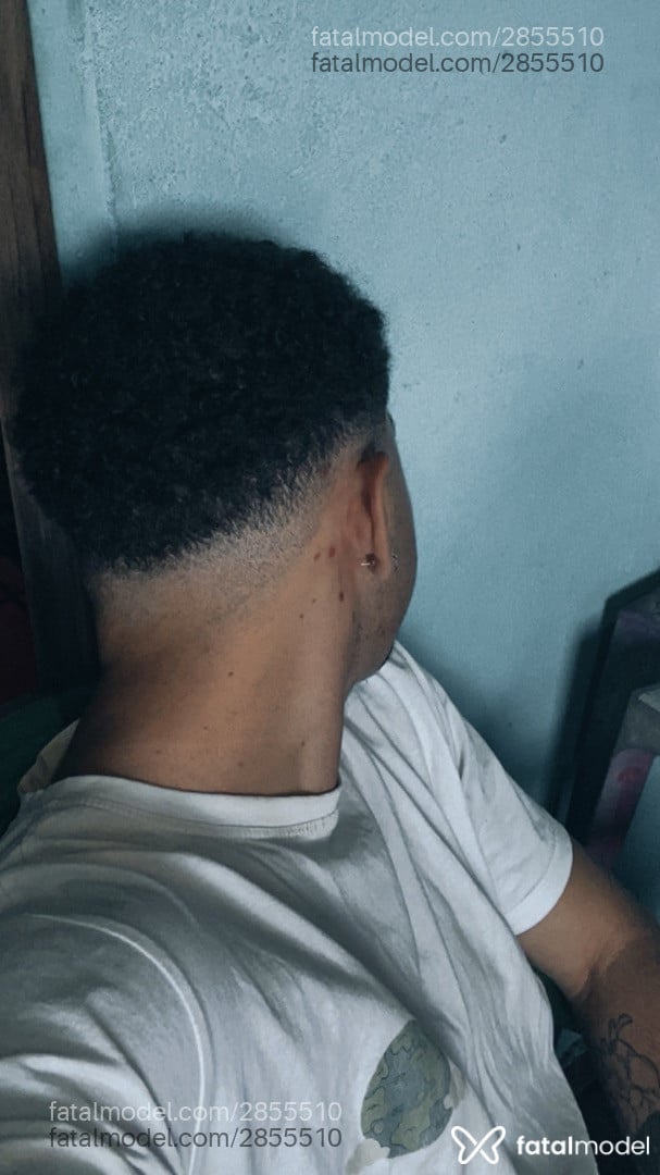 Acompanhante homem com cabelo castanho de olhos verdes em Porto Seguro Acompanhante homem com cabelo castanho de olhos verdes em Porto Seguro - Seninha