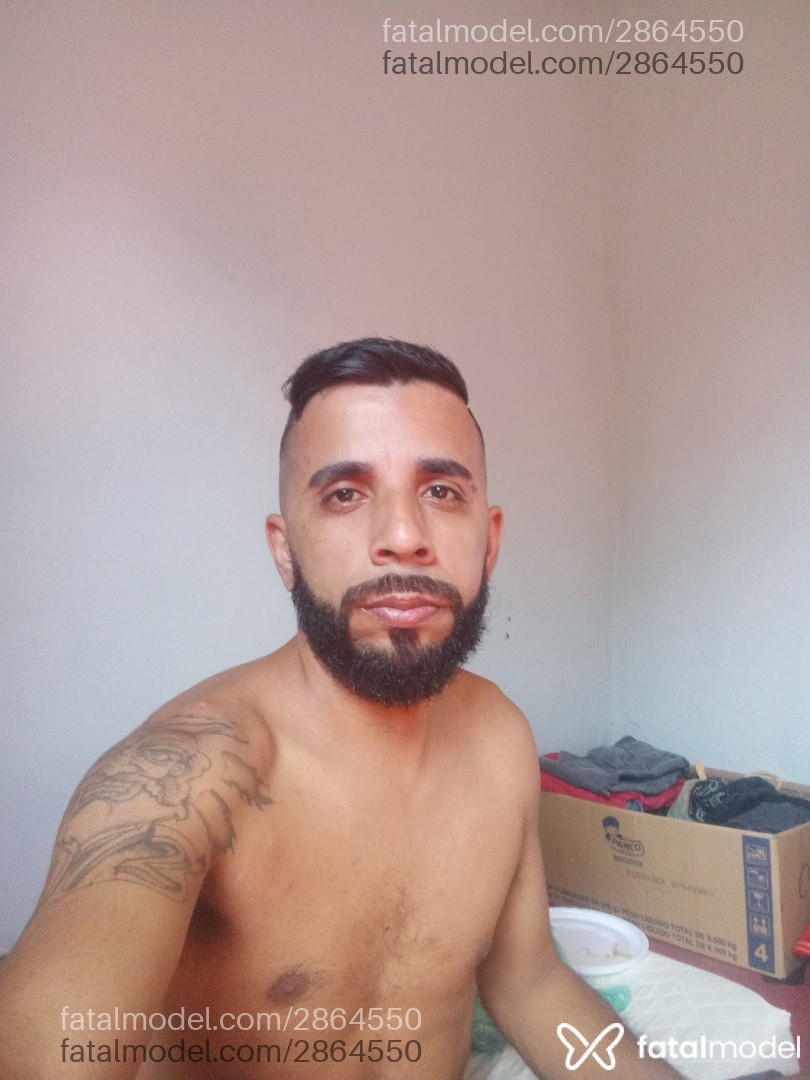 Acompanhante homem com cabelo castanho de olhos castanhos em Virtual Acompanhante homem com cabelo castanho de olhos castanhos em Virtual - Thiago