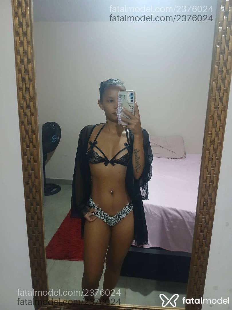 Acompanhante mulher morena (o) de olhos castanhos - Mavi Preta