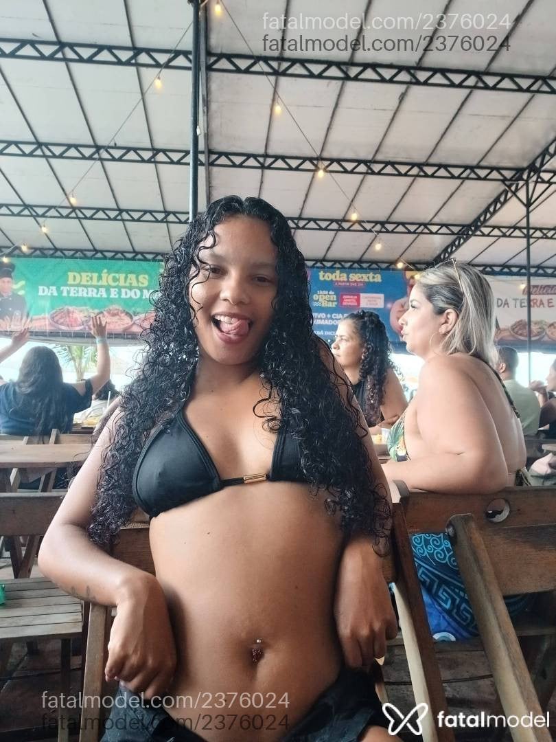 Acompanhante mulher morena (o) de olhos castanhos - Mavi Preta