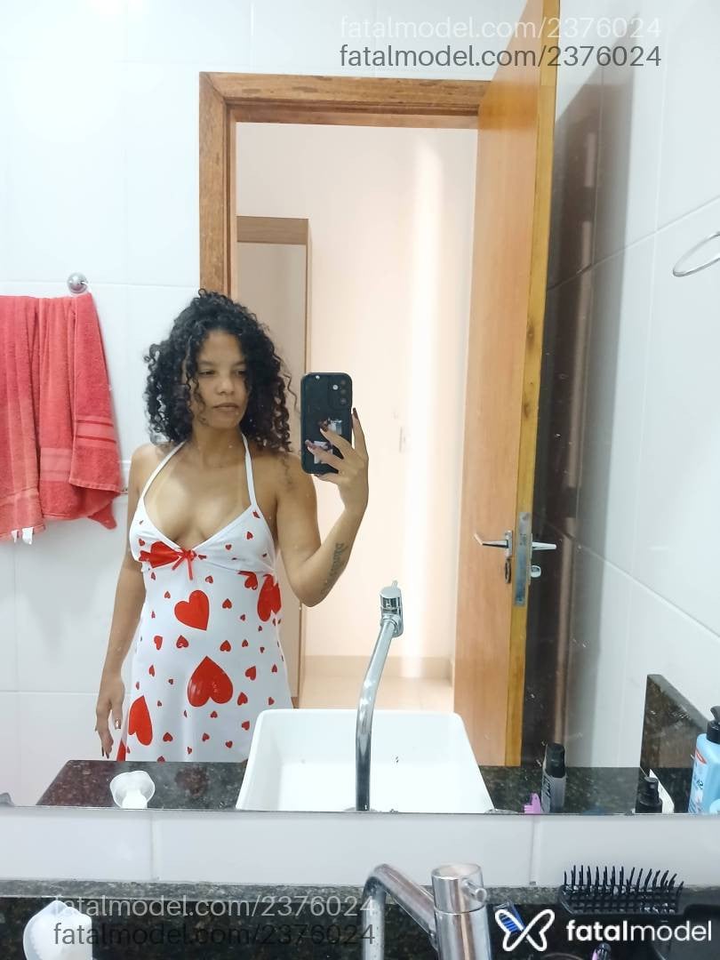 Acompanhante mulher morena (o) de olhos castanhos - Mavi Preta