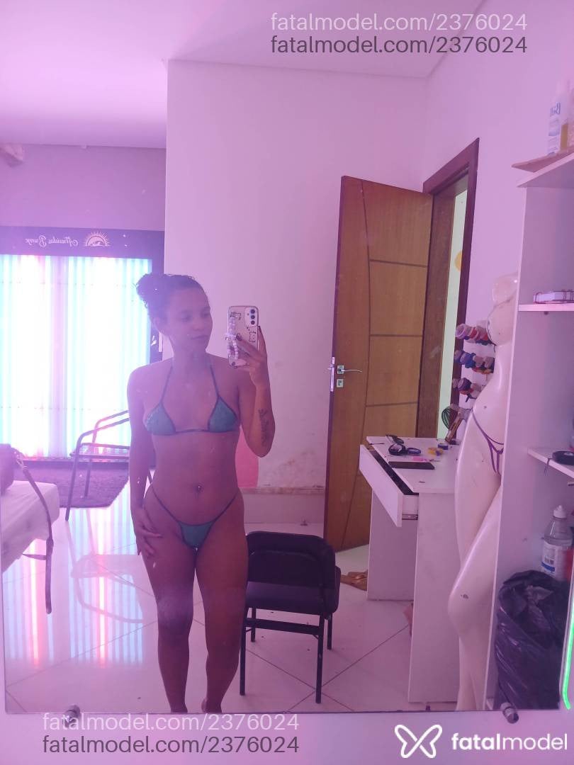 Acompanhante mulher morena (o) de olhos castanhos - Mavi Preta