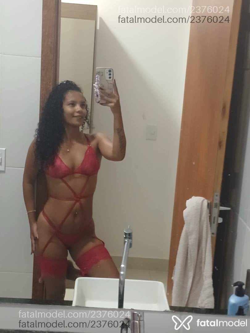 Acompanhante mulher morena (o) de olhos castanhos - Mavi Preta