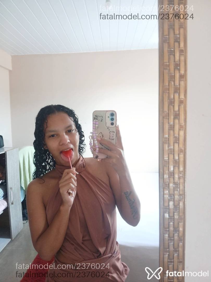 Acompanhante mulher morena (o) de olhos castanhos em Capelinha - Mavi Preta