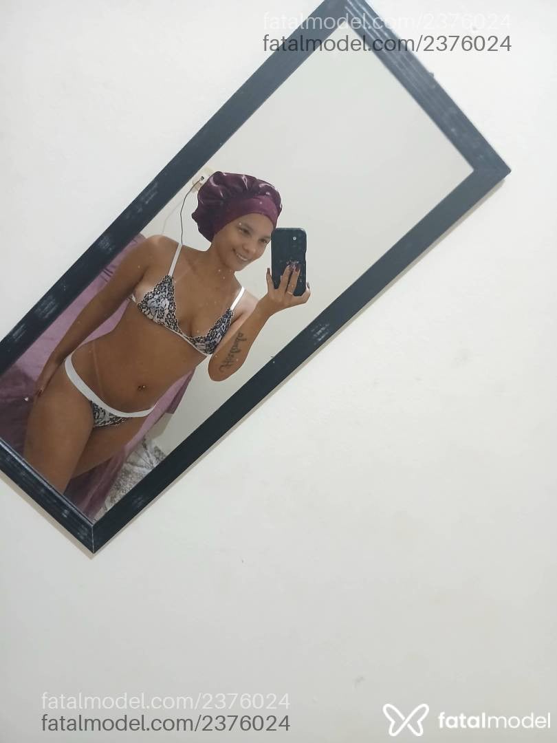Acompanhante mulher morena (o) de olhos castanhos - Mavi Preta