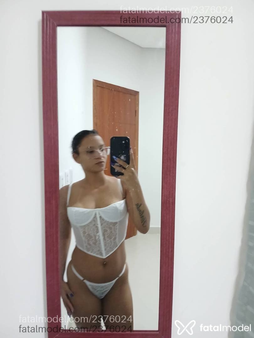 Acompanhante mulher morena (o) de olhos castanhos - Mavi Preta