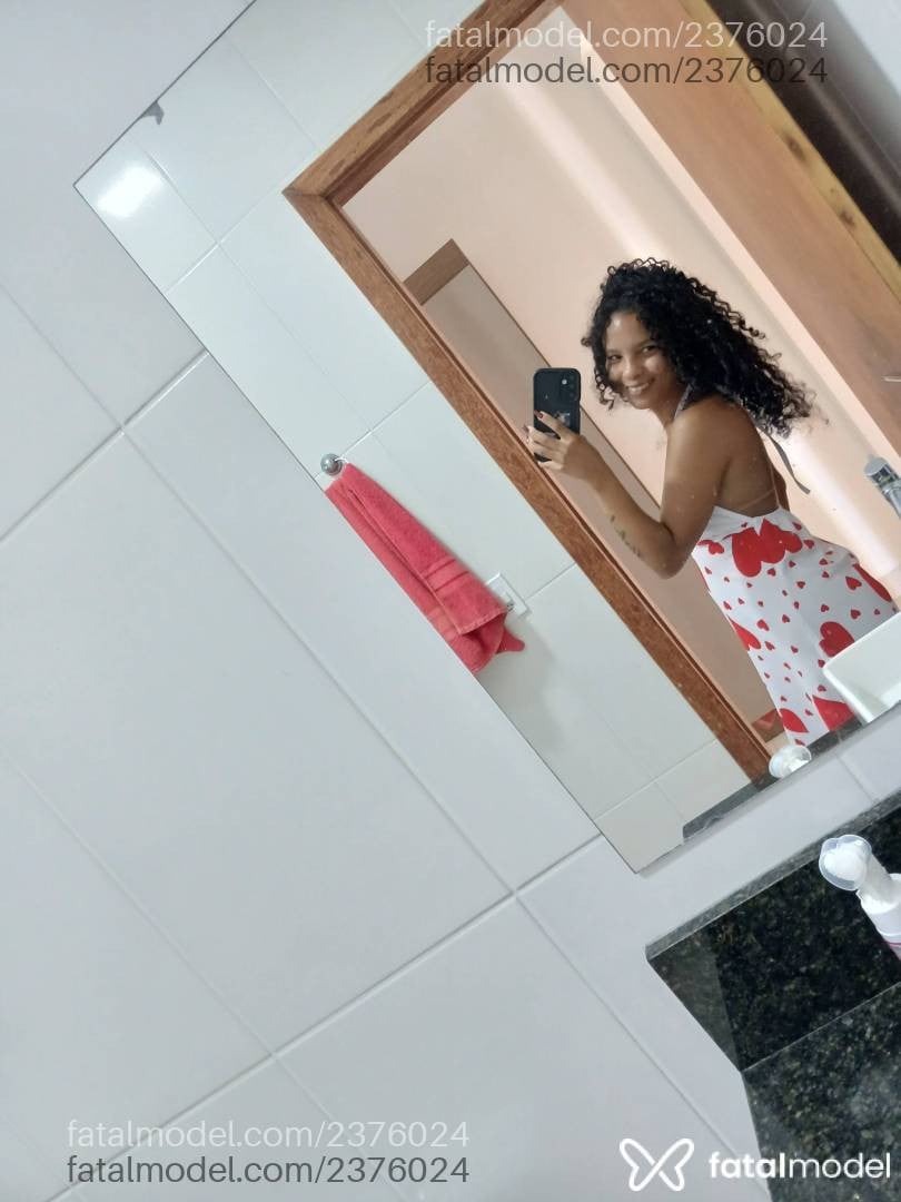 Acompanhante mulher morena (o) de olhos castanhos - Mavi Preta