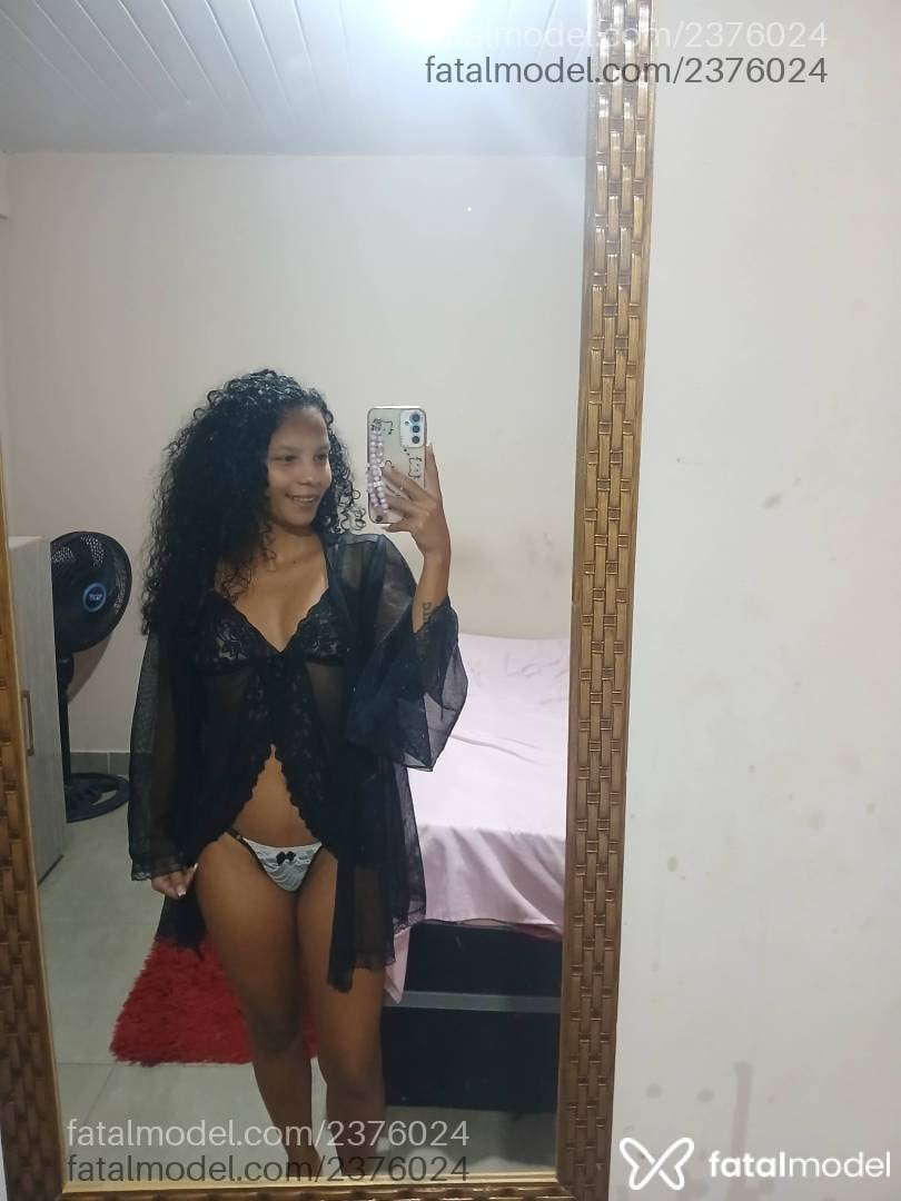 Acompanhante mulher morena (o) de olhos castanhos - Mavi Preta