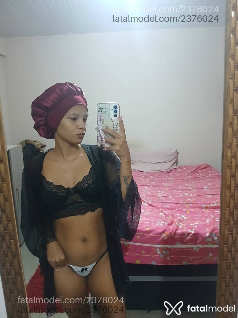 Acompanhante mulher morena (o) de olhos castanhos - Mavi Preta