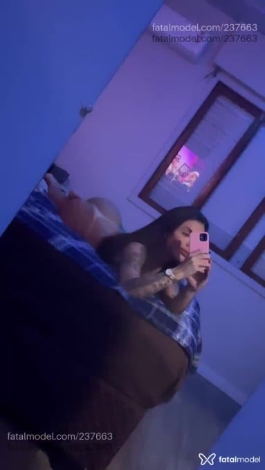 Acompanhante travesti com cabelo castanho de olhos castanhos - Joana Deferrare