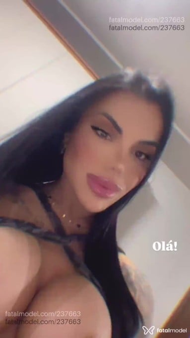 Acompanhante travesti com cabelo castanho de olhos castanhos - Joana Deferrare
