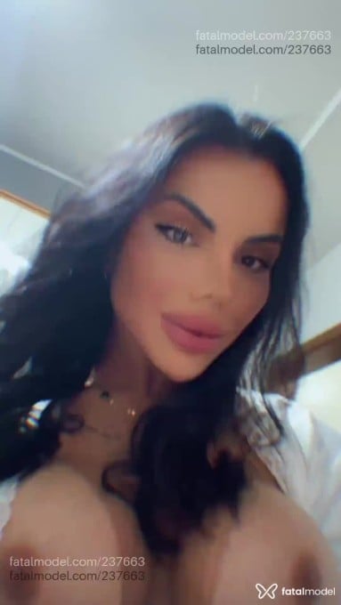 Acompanhante travesti com cabelo castanho de olhos castanhos - Joana Deferrare