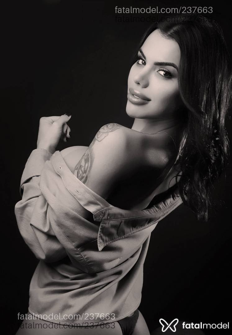 Acompanhante travesti com cabelo castanho de olhos castanhos - Joana Deferrare