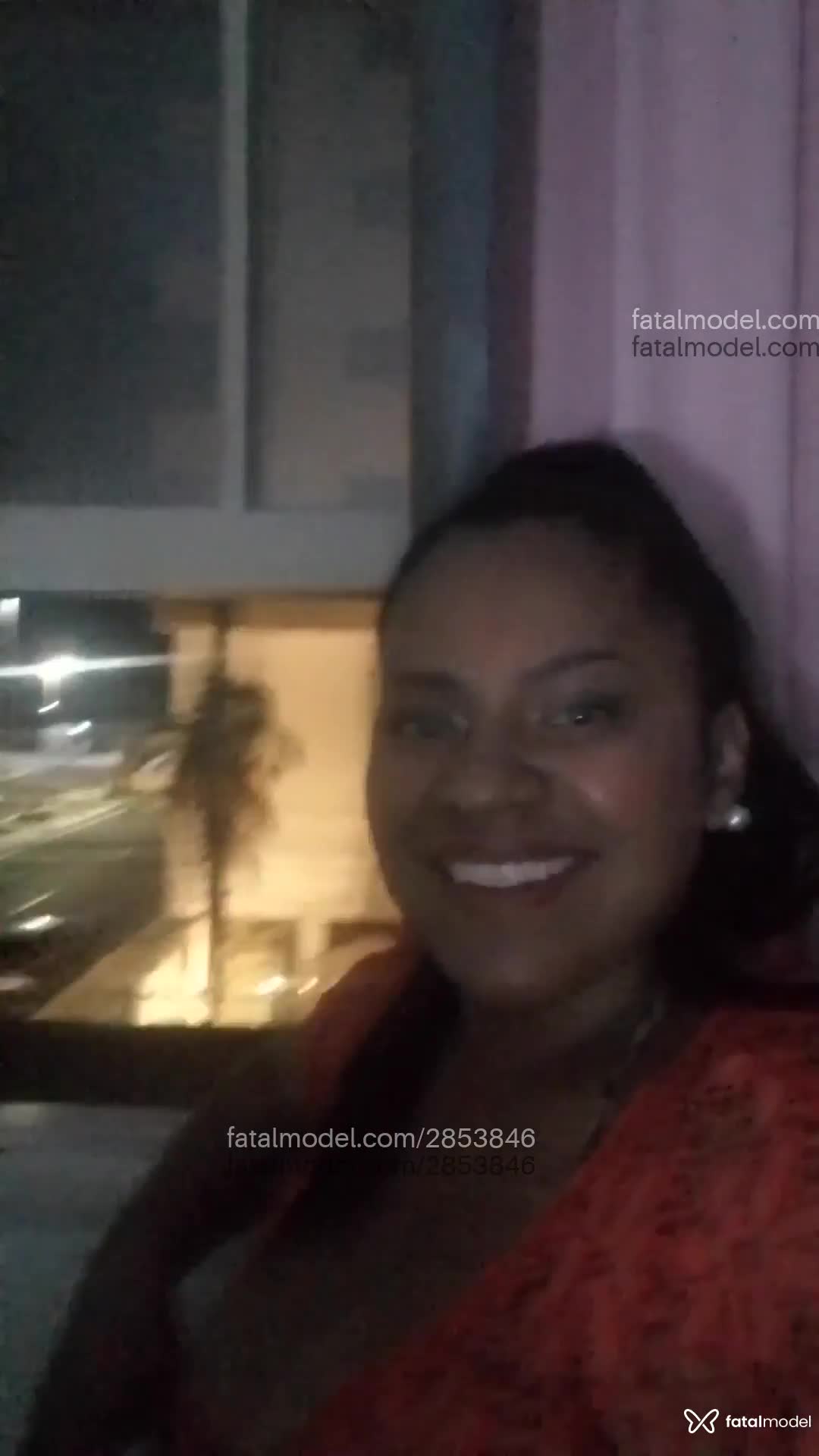 Acompanhante mulher morena (o) de olhos mel em Virtual - Mel